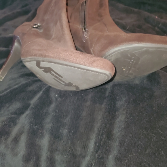 Knee high boots - Picture 3 of 4